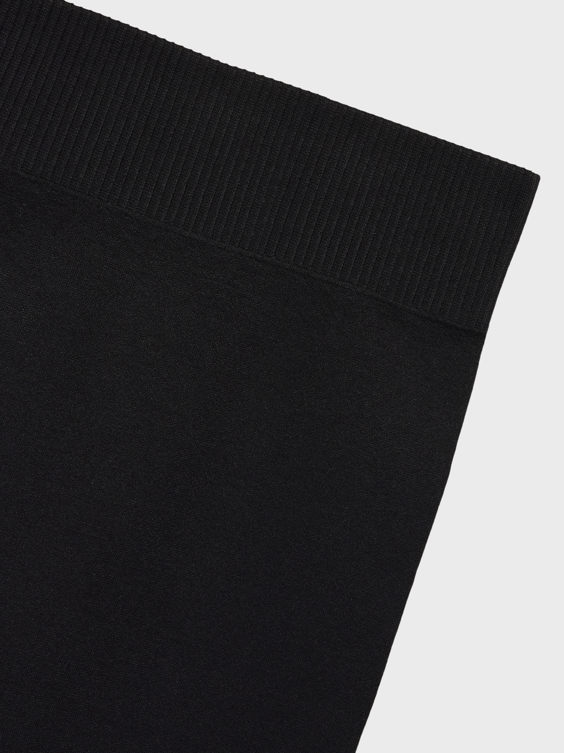 NKFNOJA Shorts - Black